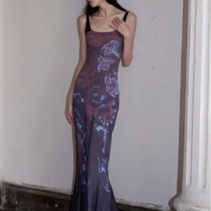 The new streetwear style Y2K long dress with printed and color-blocking patterns and a rustic floral halter dress is trendy