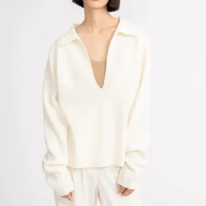 A new loose French chanel-style knitted sweater made of wool blend, a skin-friendly and fashionable outerwear for women